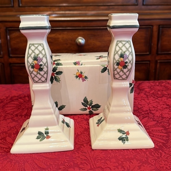 MIKASA Heritage CAB 08 Christmas Story Candlesticks ~ Set of 2 - Picture 3 of 11